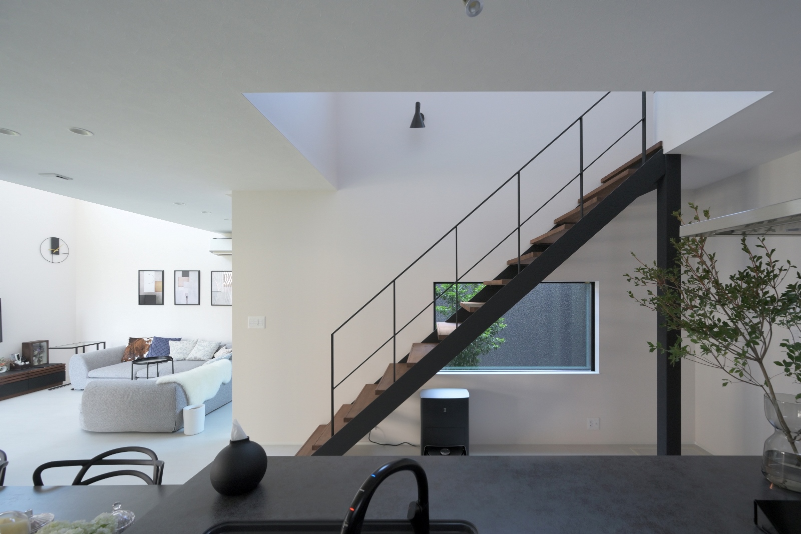 隠して魅せる家